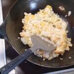 【簡単料理】中華鍋で作るパラパラたまごチャーハンの作り方