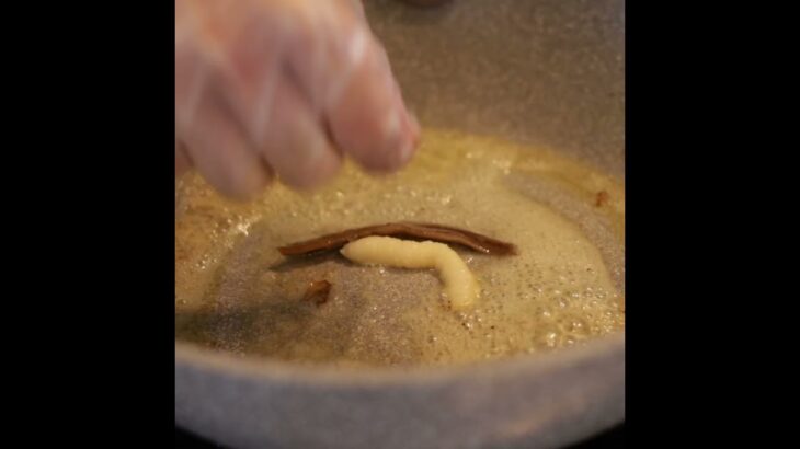 【キャベツの蒸し焼き】キャベツを柔らかく蒸し焼きにする方法と、簡単アンチョビバターソースの作り方！
