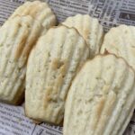 【簡単レシピ】米粉と豆腐の白いマドレーヌ｜ヴィーガンレシピ