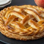 アップルパイの作り方！型なしで手軽に作れる！冷凍パイシートで簡単！サクサクでお店のような本格アップルパイがおうちで作れます！-How to make Apple Pie-【料理研究家ゆかり】